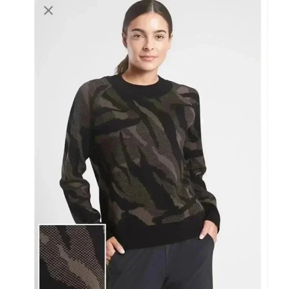 Athleta Jacquard Crew Sweater Size S Black Grey Camo Pattern - Picture 1 of 7